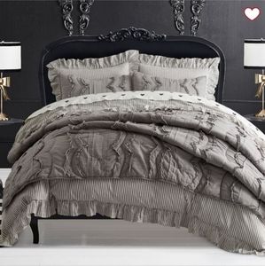 POTTERY BARN TEEN The Emily & MerittScallop Ruffle Quilt ~ Full/Queen